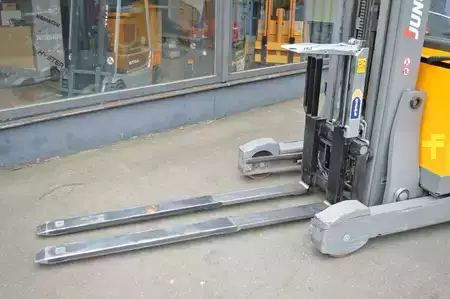 Chariots à mât rétractable 2020  Jungheinrich ETV 216 TOP Ausstattung (8)