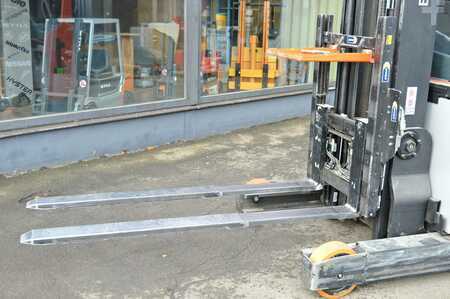 Chariots à mât rétractable 2017  Toyota RRE160H (7)