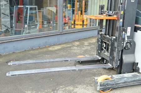 Chariots à mât rétractable 2017  Toyota RRE160H (7)