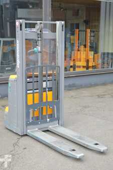 Apilador eléctrico 2019  Jungheinrich EJC 110 (4)