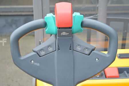 Apilador eléctrico 2019  Jungheinrich EJC 110 (7)