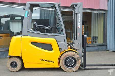 Elektromos 4 kerekű 2022  Jungheinrich EFG 535k (1)