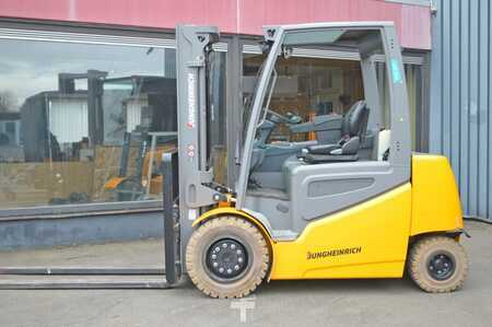 Elektromos 4 kerekű 2022  Jungheinrich EFG 535k (2)