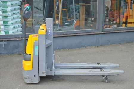 Apilador eléctrico 2020  Jungheinrich EMD 115i (2)