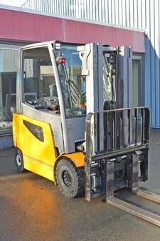 Carrelli elettrici 4 ruote 2015  Jungheinrich EFG 425ks (5)