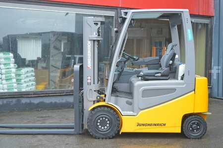 Carrelli elettrici 4 ruote 2017  Jungheinrich EFG 425ks (2)