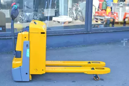 Lavtløftende truck 2019  Jungheinrich EJE 225 (1)