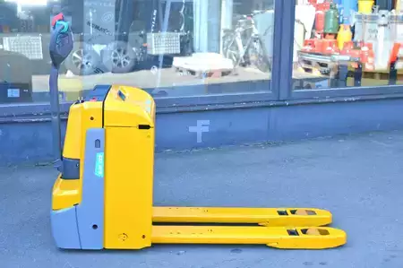 Lavtløftende truck 2019  Jungheinrich EJE 225 (2)