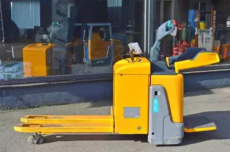 Transpaleta eléctrica 2022  Jungheinrich ERE 120 mit Waage (2)