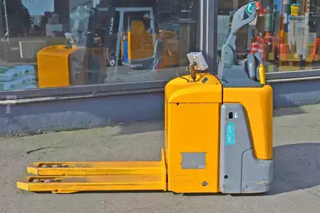 Transpaleta eléctrica 2022  Jungheinrich ERE 120 mit Waage (3)