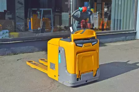 Transpaleta eléctrica 2022  Jungheinrich ERE 120 mit Waage (5)