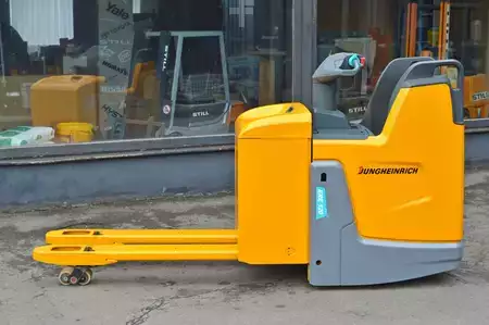 Transpaleta eléctrica 2022  Jungheinrich ERE 120 (1)