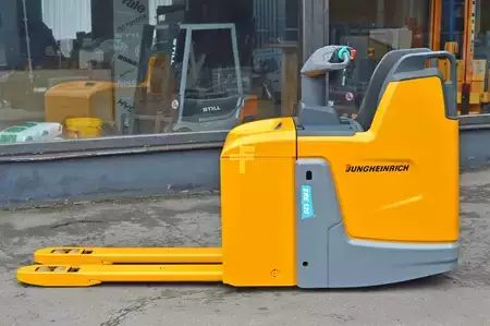 Transpaleta eléctrica 2022  Jungheinrich ERE 120 (2)