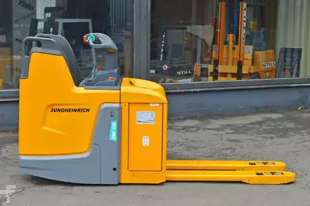 Transpaleta eléctrica 2022  Jungheinrich ERE 120 (3)