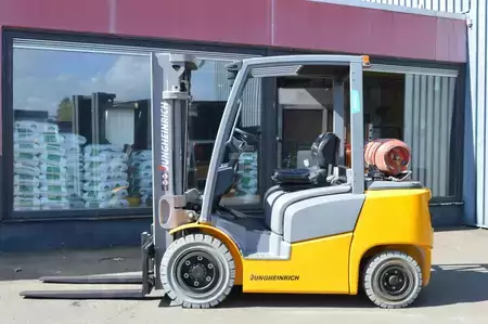 Carretilla elevadora GLP 2019  Jungheinrich TFG 425 (2)