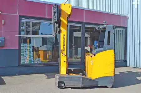 Négyutas tolóoszlopos targonca 2015  Jungheinrich ETV Q25 (3)