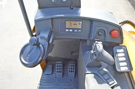 Négyutas tolóoszlopos targonca 2015  Jungheinrich ETV Q25 (8)