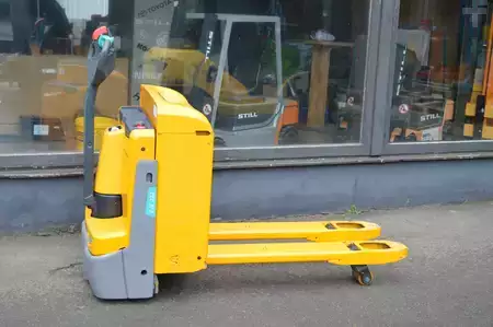 Transpalettes électriques 2019  Jungheinrich EJE 222 (2)
