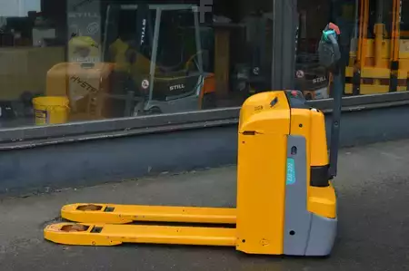 Transpalettes électriques 2019  Jungheinrich EJE 222 (4)