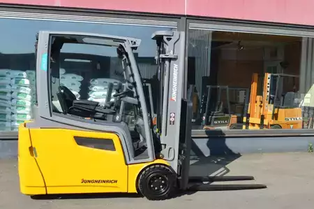 3-wiel elektrische heftrucks 2019  Jungheinrich EFG 220 (1)