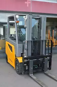 4-wiel elektrische heftrucks 2019  Jungheinrich EFG 425 ks Batterie Bj2021 (7)