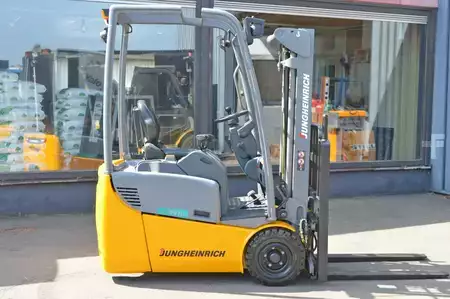 Chariots électriques à 3 roues 2019  Jungheinrich EFG 113 (1)