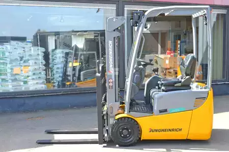 Chariots électriques à 3 roues 2019  Jungheinrich EFG 113 (2)