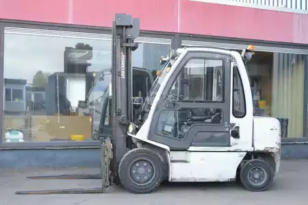 Carrelli elevatori diesel 2016  Unicarriers YG1D2A30Q (2)