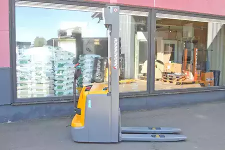 Hochhubwagen 2019  Jungheinrich EJC 216 (1)