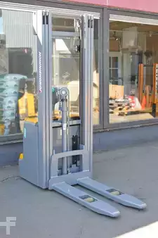 Hochhubwagen 2019  Jungheinrich EJC 216 (5)