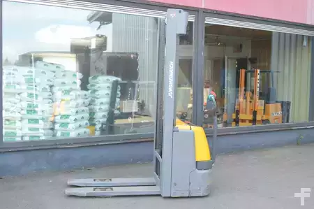 Hochhubwagen 2021  Jungheinrich EJC 112 (1)