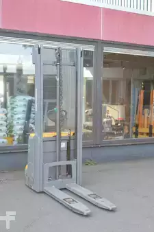 Hochhubwagen 2021  Jungheinrich EJC 112 (6)