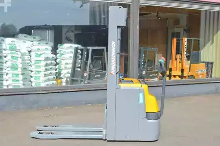 Hochhubwagen 2020  Jungheinrich EJC 214z (2)