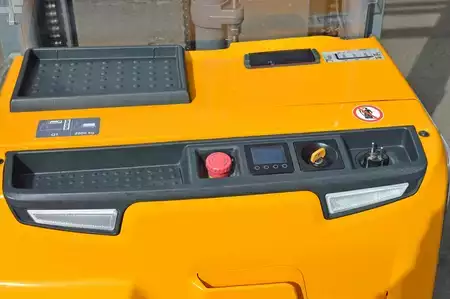 Hochhubwagen 2020  Jungheinrich EJC 214z (8)