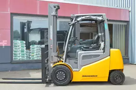 Eléctrico - 4 rodas 2019  Jungheinrich EFG 535k Batterie Baujahr 2024 (2)