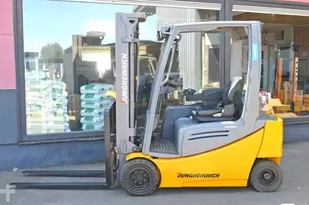 Eléctrico - 4 rodas 2017  Jungheinrich EFG 320 (2)