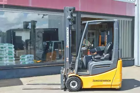 Elektro 3 Rad 2014  Jungheinrich EFG 215 (2)