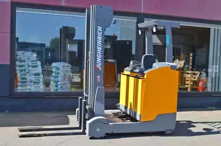 Schubmaststapler 2019  Jungheinrich ETV 320 (2)