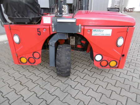 Wózki widłowe diesel 2012  Moffett M4-25.3 (8)