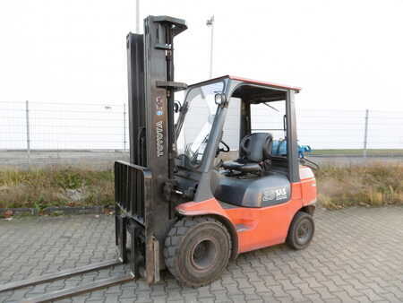 Gasoltruck 2004  Toyota 42-7FGF 25 (1)