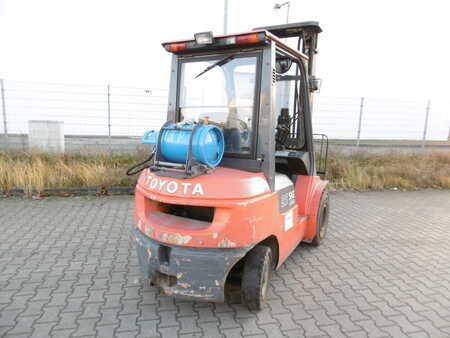 Gasoltruck 2004  Toyota 42-7FGF 25 (8)