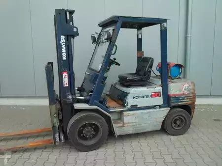 Carretilla elevadora GLP 1992  Komatsu FG 30 T -11E (1)