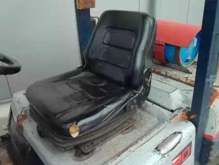 Carretilla elevadora GLP 1992  Komatsu FG 30 T -11E (4)