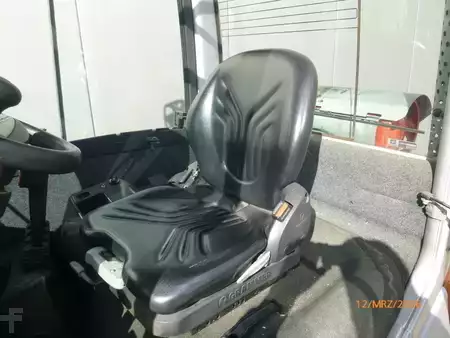 Gázüzemű targoncák 2011  Still RX 70-30 T (4)