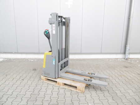 Hochhubwagen 2022  Jungheinrich EJC M10 (1)