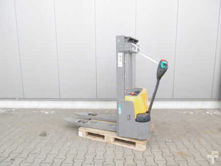 Hochhubwagen 2022  Jungheinrich EJC M10 (2)