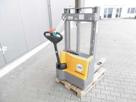 Hochhubwagen 2022  Jungheinrich EJC M10 (8)