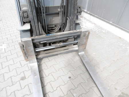 El Truck - 4-hjul 2012  Toyota 7 FBMF 25 (10)