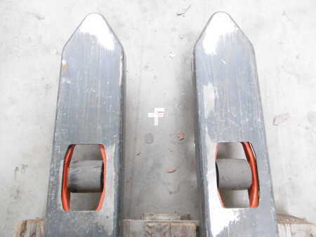 Hochhubwagen 2006  Linde L 12 (4)