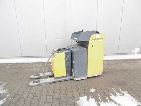 Prépateurs de commande horizontaux 2009  Jungheinrich ESE 120 (1)